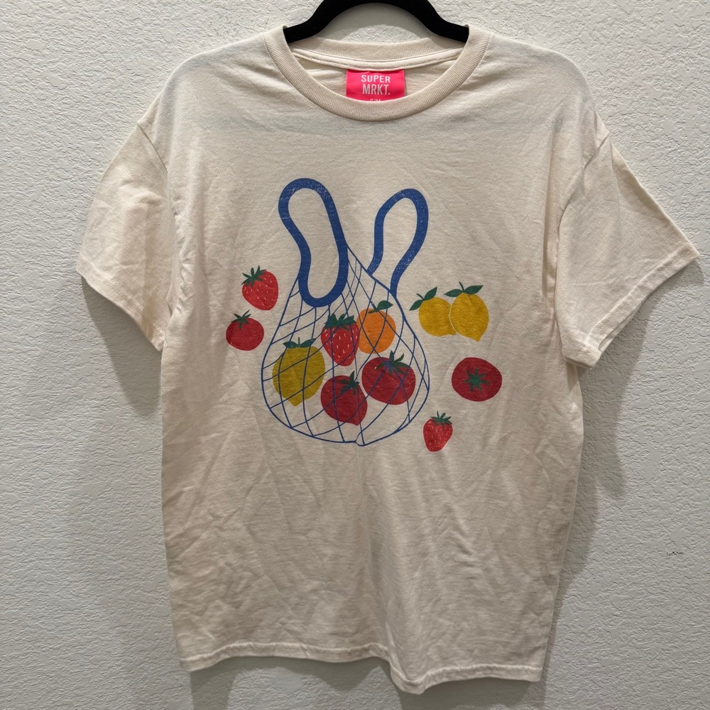 Super Mrkt Cream Graphic T-Shirt Women S/M Fruit Mesh Bag Strawberry Lemon Tee